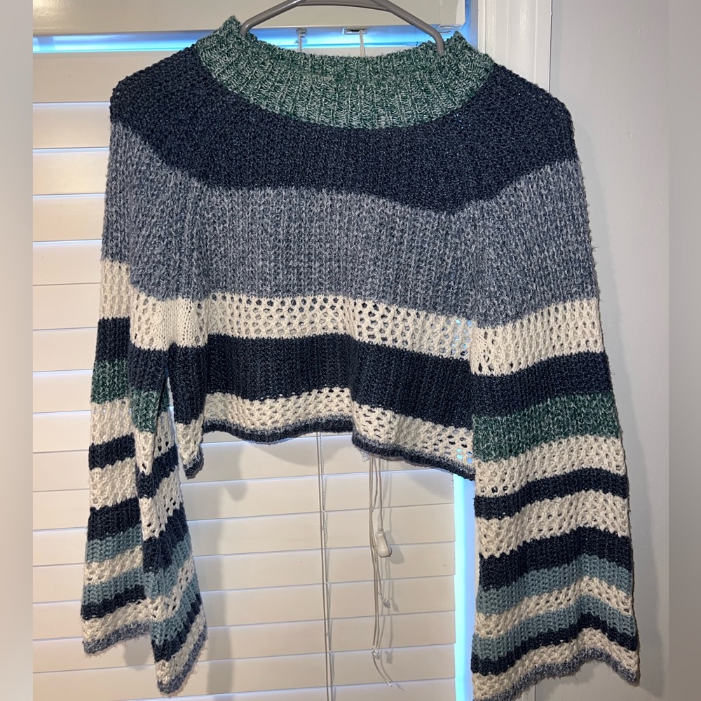 Beachy cropped sweater!